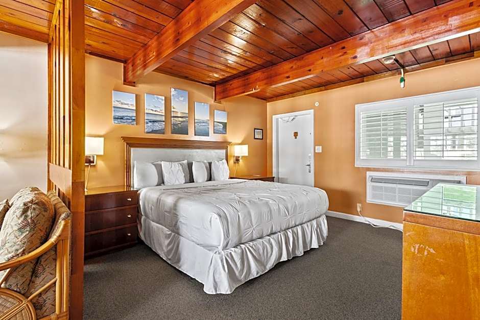 Fort Pierce Oceanfront Inn- Suite- King Bed #6