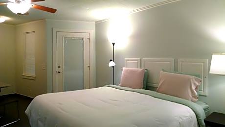 King Room - Non-Smoking