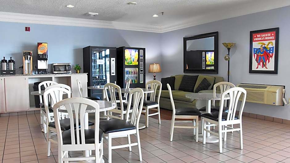 Super 8 by Wyndham Metropolis