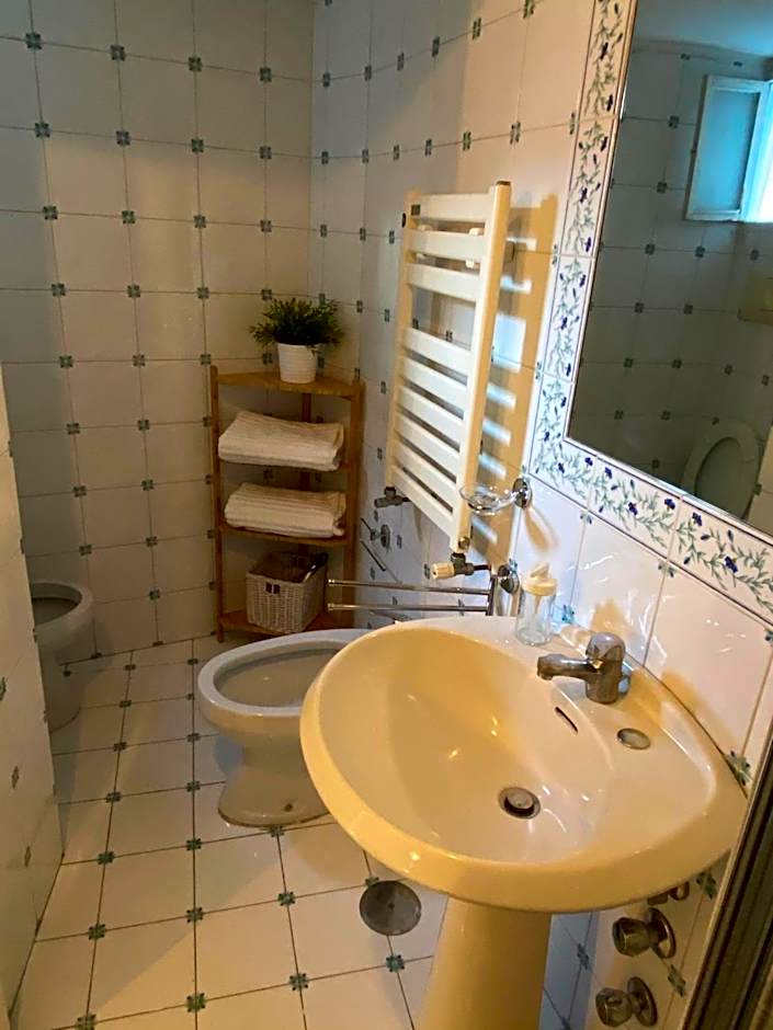 Rooms in San Domenico Maggiore 3