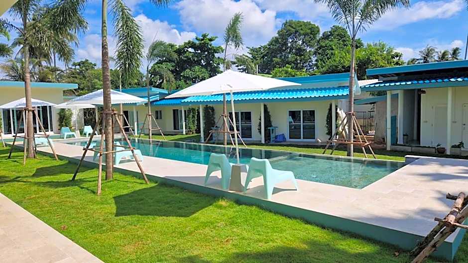 Le Petit Saint Tropez