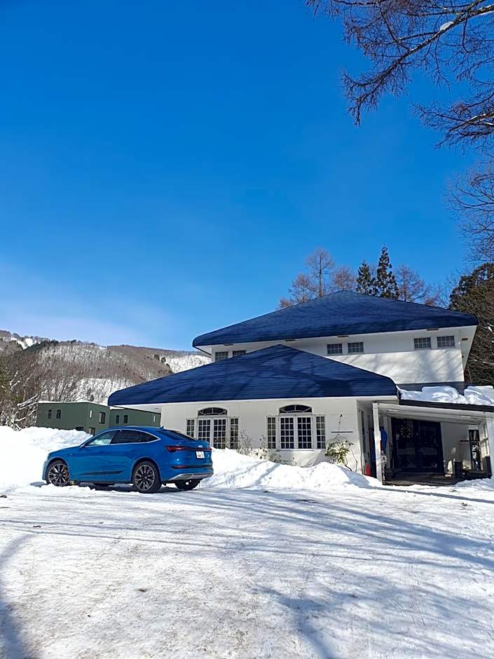 Luna Lodge