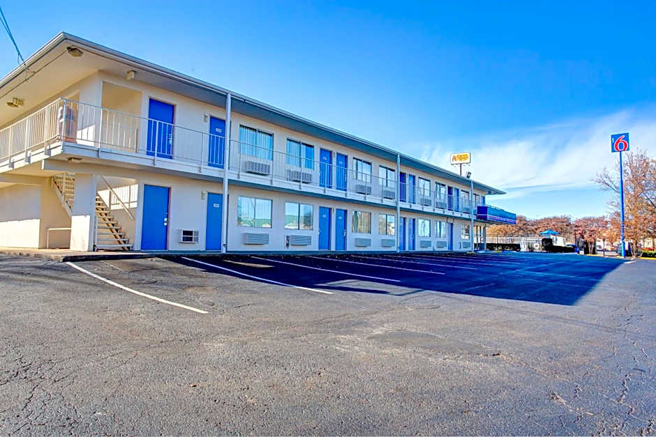Motel 6-Murfreesboro, TN