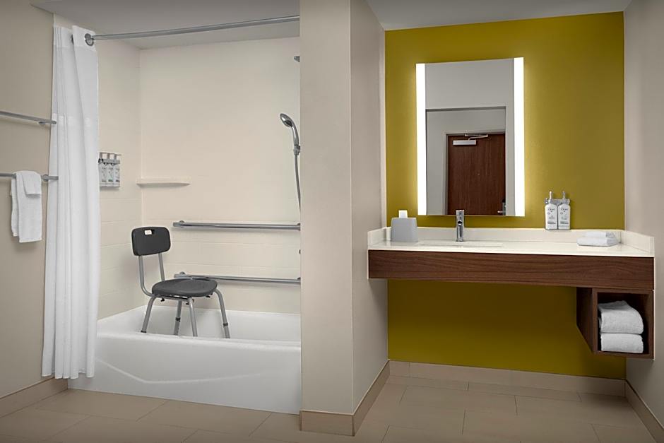 Holiday Inn Express and Suites Birmingham - Homewood By IHG