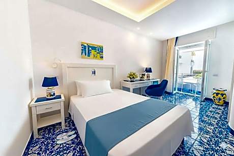 Deluxe Single Room with Balcony - Non-Smoking