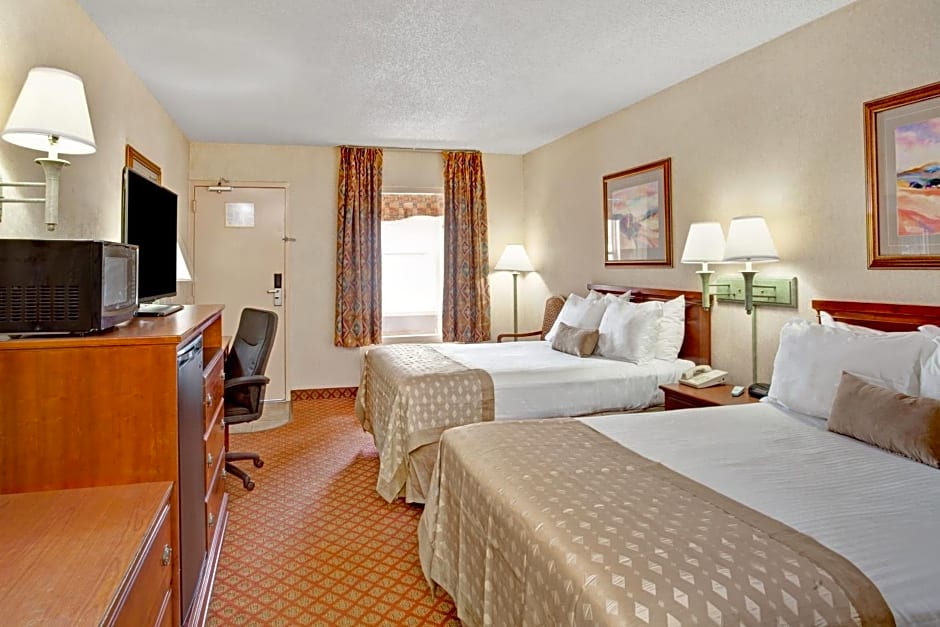 Ramada by Wyndham West Memphis