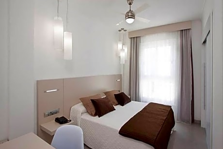 2 BEDROOM APARTMENT  4 ADULTS