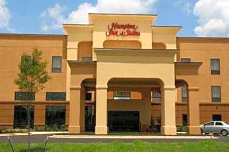 Hampton Inn & Suites West Point