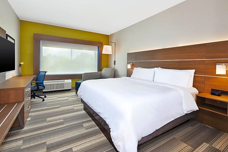 Holiday Inn Express & Suites Milan - Sandusky Area