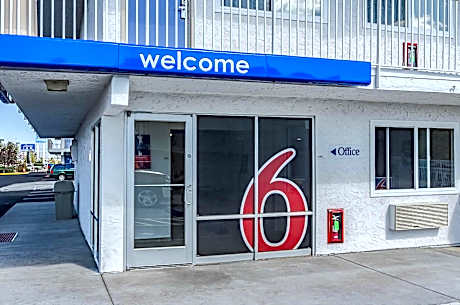 Motel 6 Cheyenne, WY