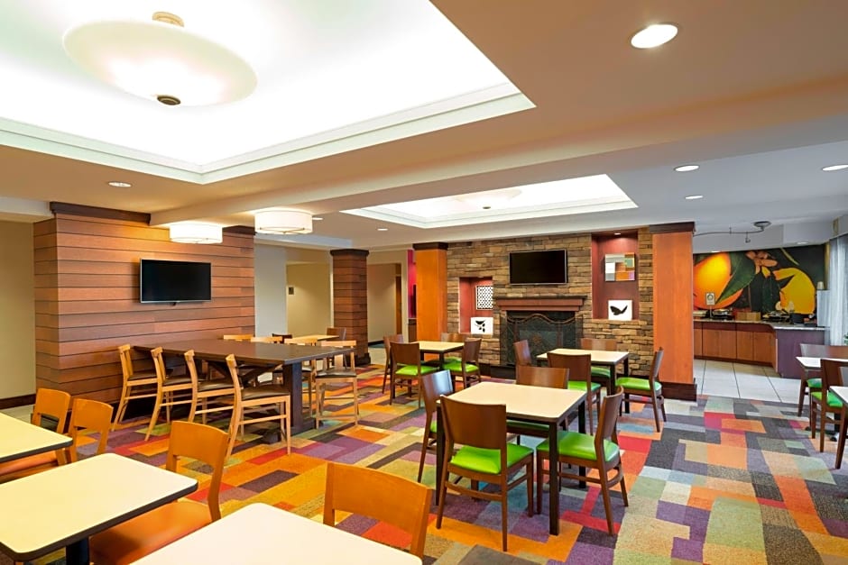 Fairfield Inn & Suites by Marriott State College