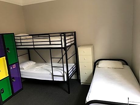Bed in Mixed 5-Bed Dormitory Room with Private Bathroom