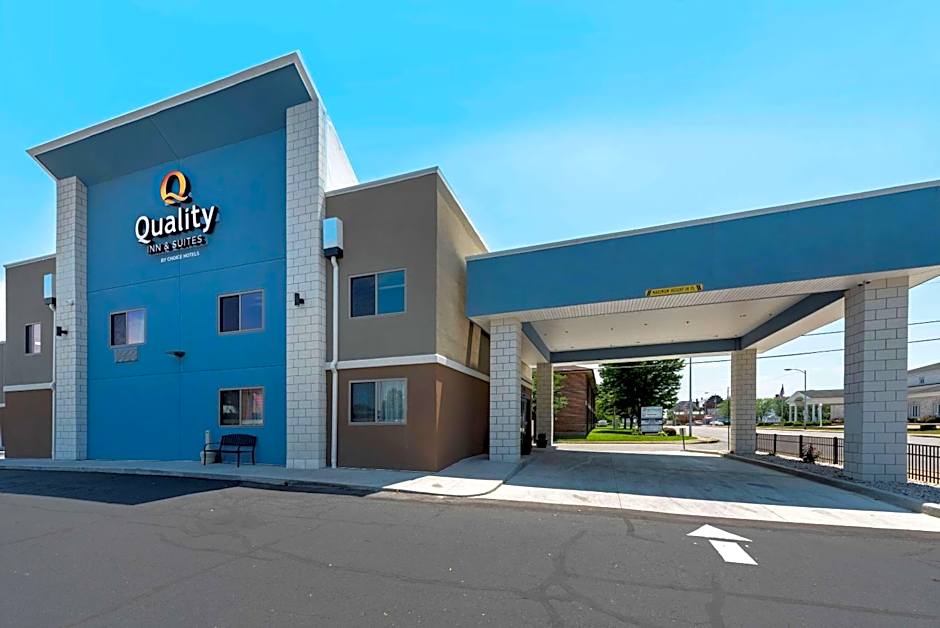 Quality Inn & Suites Evansville Downtown