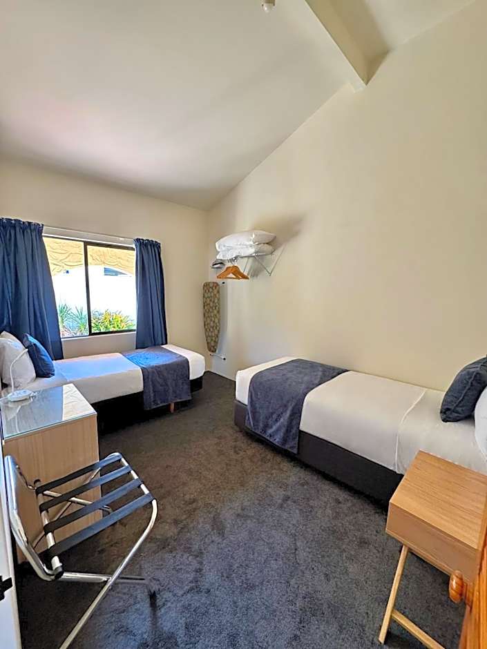 Captains Quarters Motor Inn