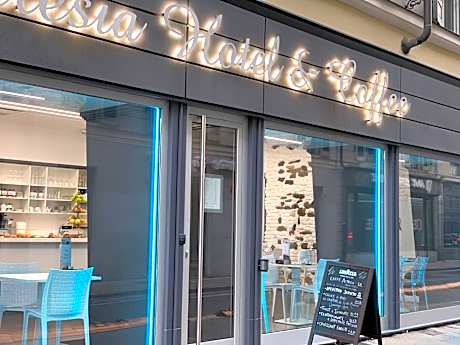 Adalesia Hotel & Coffee