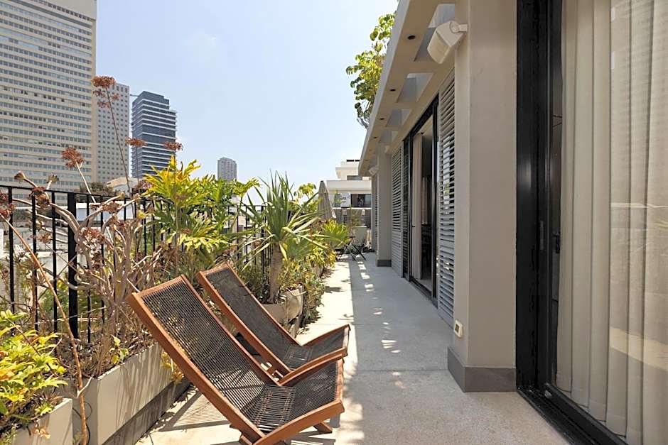 High Living Penthouse with Rooftop Pool