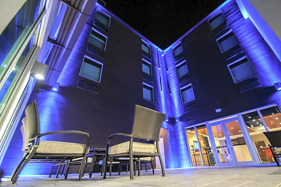 Holiday Inn Express & Suites Miami Airport By IHG