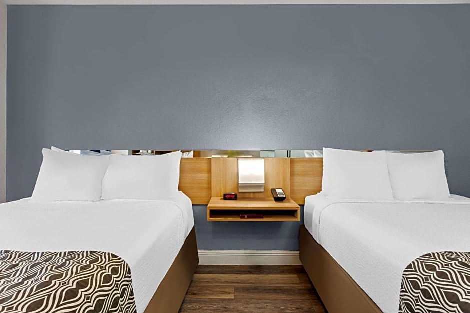 Microtel Inn and Suites - Zephyrhills