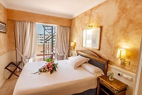 One-Bedroom Penthouse Apartment with Sea View