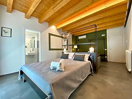 Quadruple Room with Private Bathroom