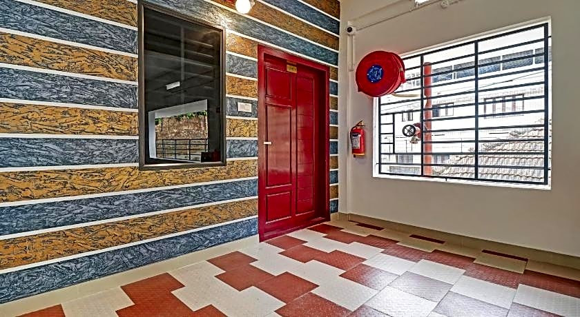 Treebo Nirupama Apartment, 750 M From Aluva Railway Station