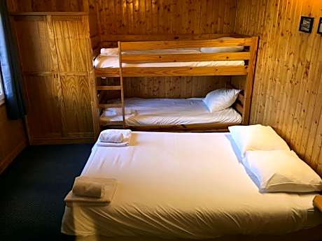 Family Room (2 Adults + 2 Children)