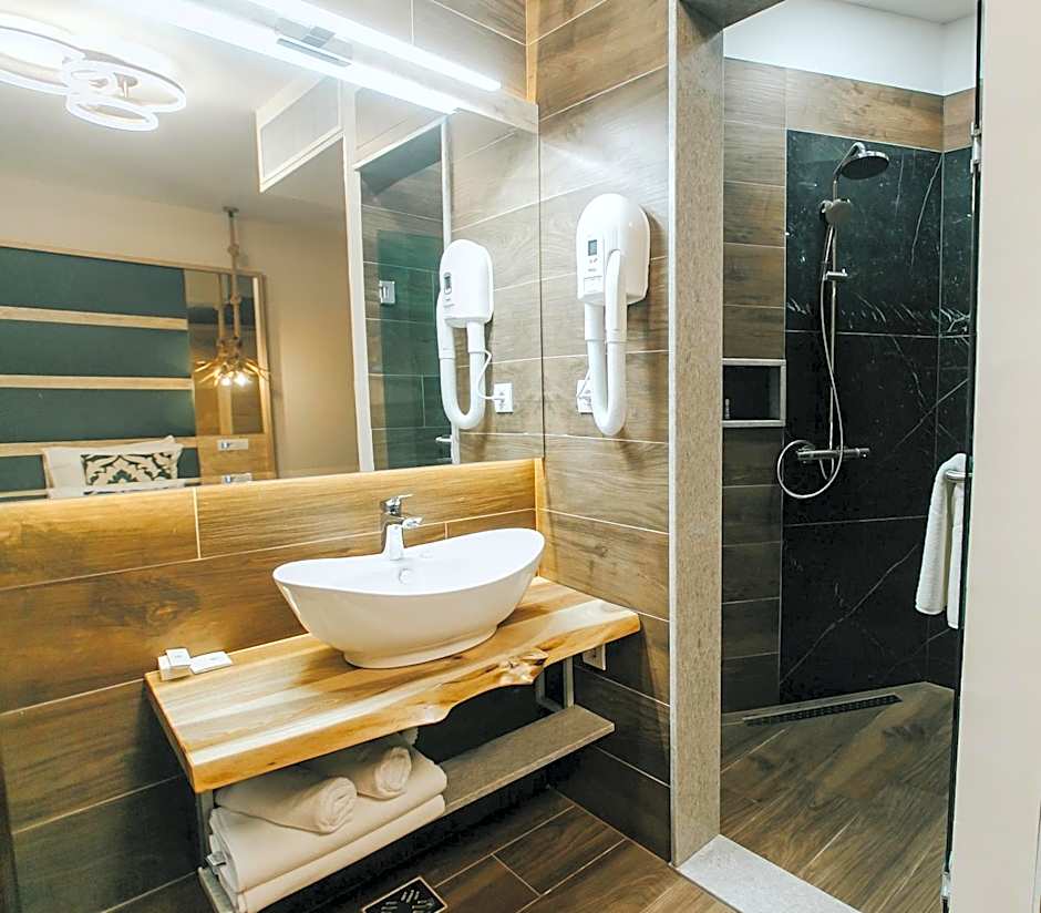 Lostrita - Pastravarie, Hotel & SPA