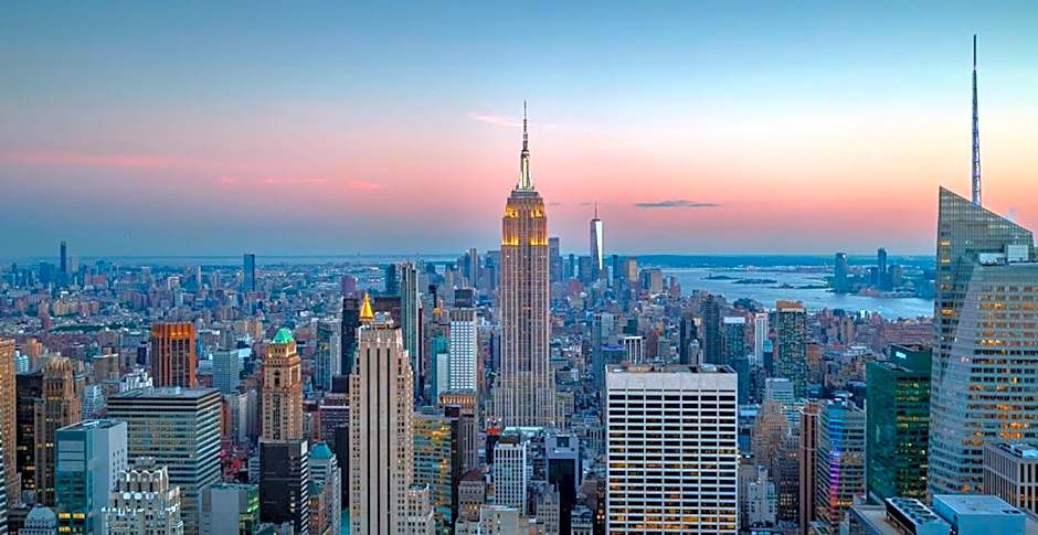 Massive 1BR w Private Patio in Upper East Side