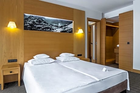 One-Bedroom Queen Suite with Sofa Bed