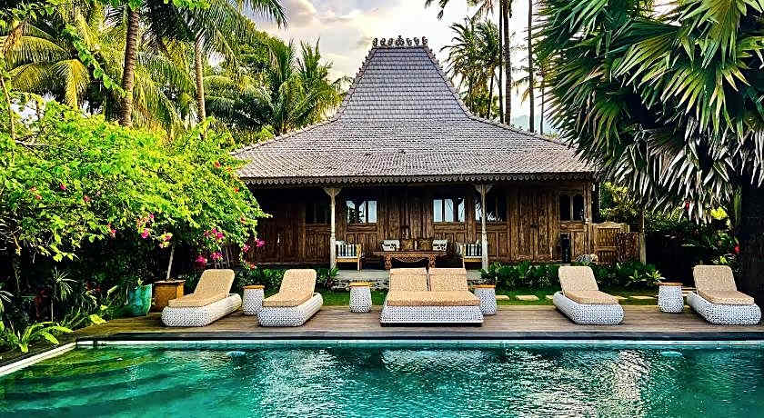 LOUKA BEACH BALI