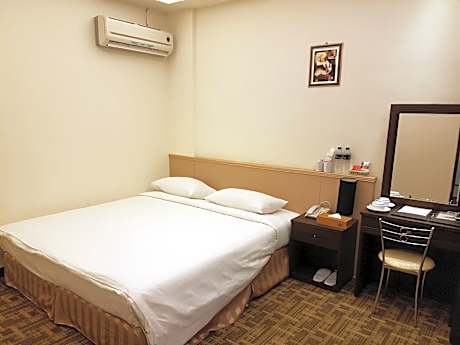 Quadruple Room with Shared Bathroom