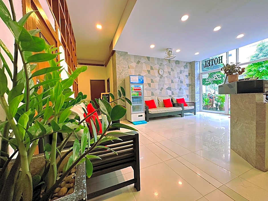 Hotel Baya Phuket - Rooftop Pool, Next to Food Market & Steps to Beach