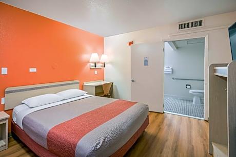 Queen Room - Disability Access - Roll in Shower