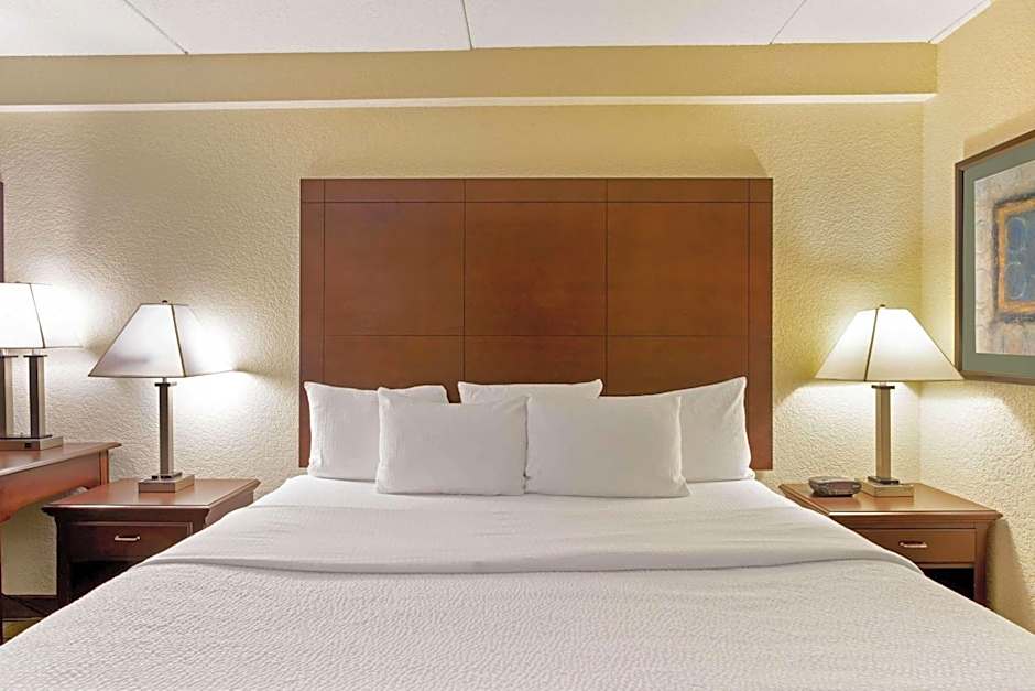 La Quinta Inn & Suites by Wyndham Boston Somerville