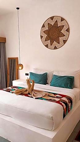 Villa Green House A tropical central 2-BR villa