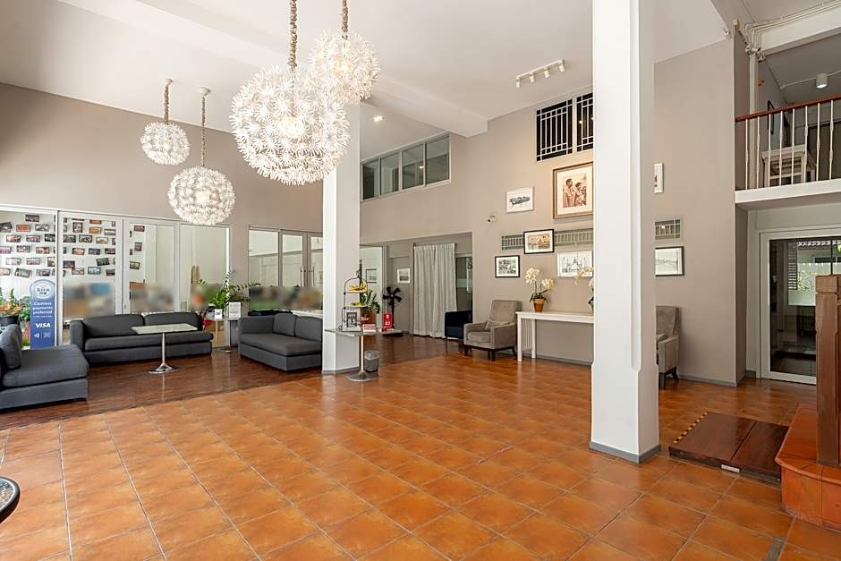 Ratchadamnoen Residence by ZUZU