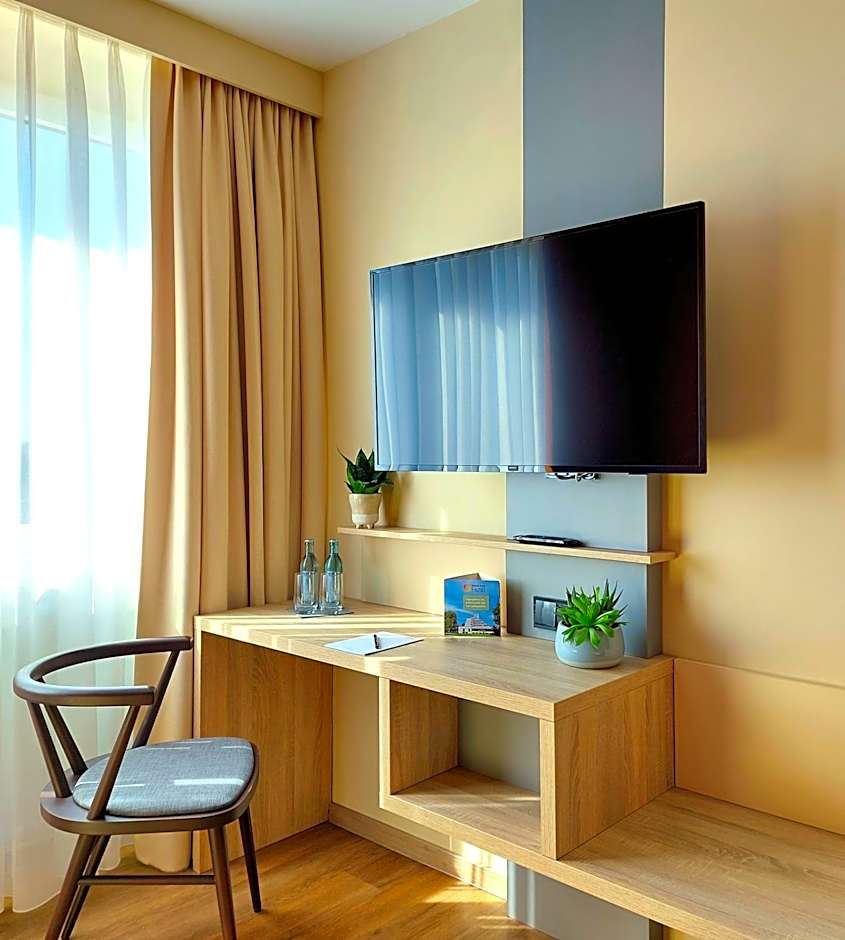 Heinrich Pesch Hotel