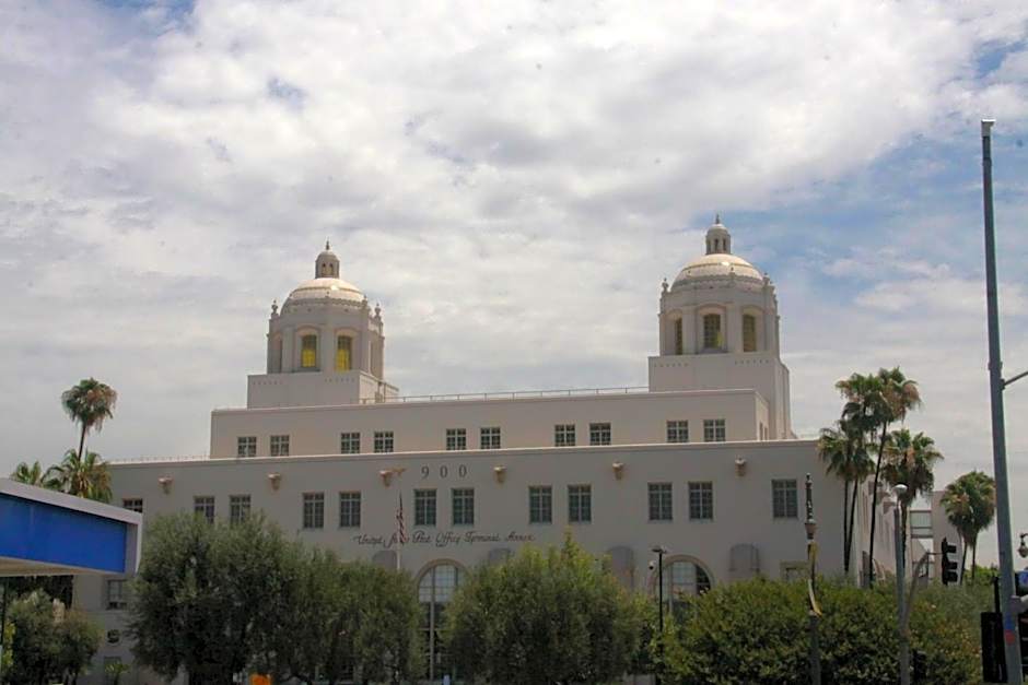 Metro Plaza Hotel