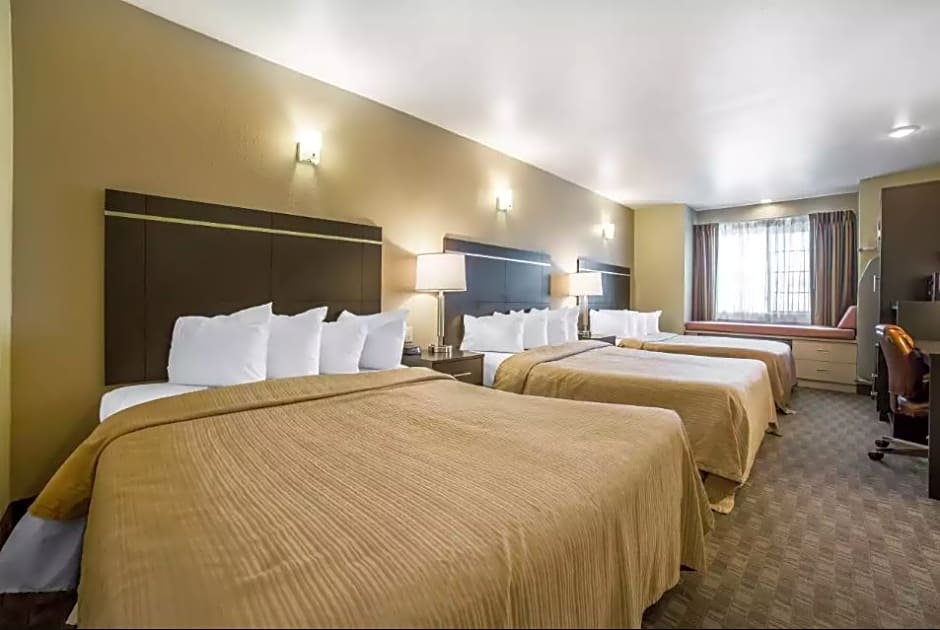 Photo 1 of 1 of 3 Queen Beds, Nonsmoking