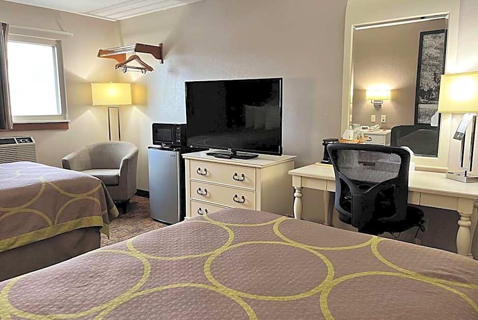 Super 8 by Wyndham Indianapolis Emerson