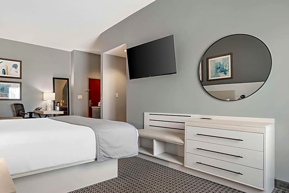 Best Western Plus Two Rivers Hotel & Suites