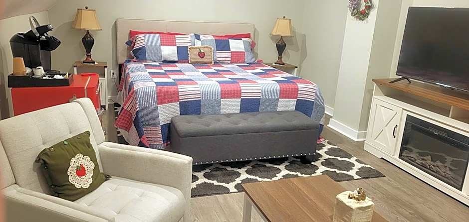 Photo 1 of 8 of 1 King Bed