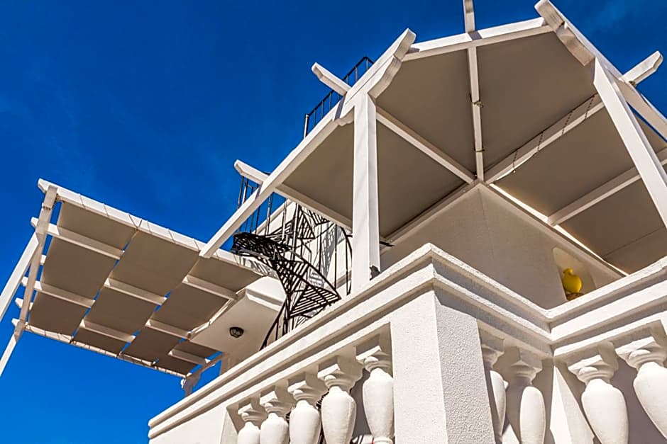 Gigi Rooms – Poros, 