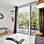 DOWNTOWN Hawaiian Theme Condo with Hot Tub, Pool & Beach - Kona Islander Inn