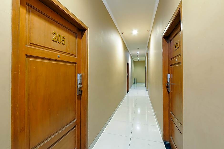 RedDoorz Plus near Soekarno Hatta Airport 2