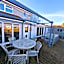 By the sea, home from home sleeps 6