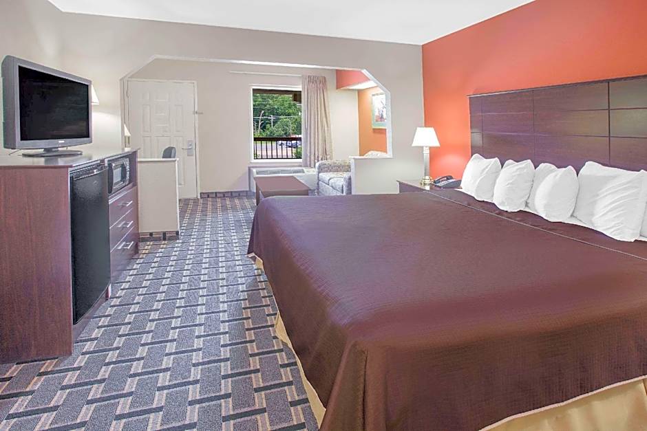 Photo 1 of 2 of 1 King Bed Suite, Nonsmoking