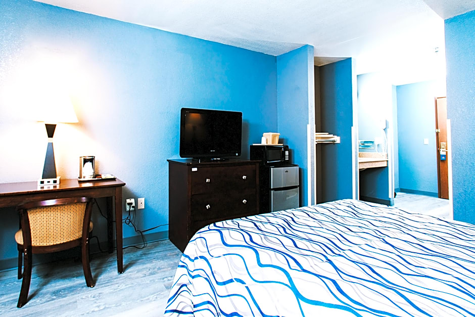 Coratel Inn & Suites By Jasper Park City - Wichita North
