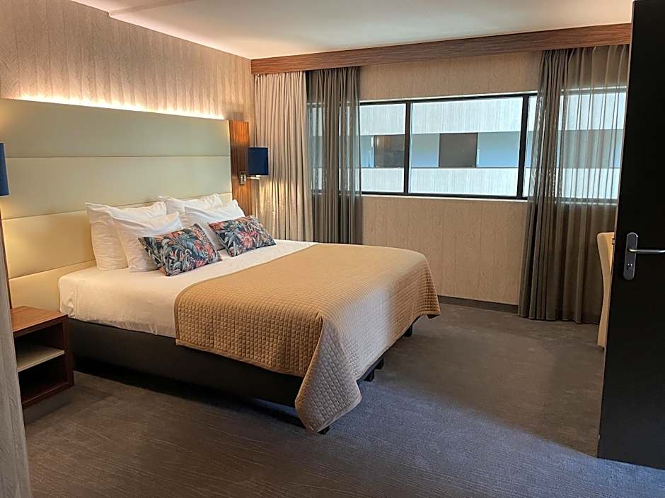 Photo 1 of 6 of Suite