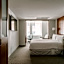 CLUB QUARTERS HOTEL, CENTRAL LOOP